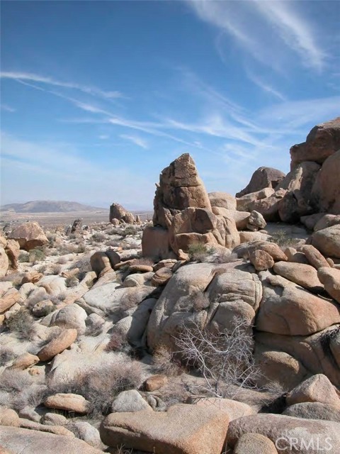 9 Stoney Crest Road, Joshua Tree CA: https://media.crmls.org/medias/3159dd6f-2ad0-4c19-a05f-baf4fa3df26d.jpg