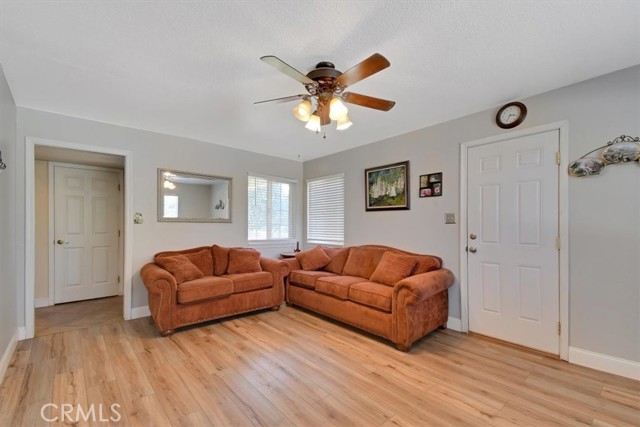 2124 Erle Road, Marysville CA: https://media.crmls.org/medias/315a1651-7aeb-4e89-abbc-3f5967399596.jpg
