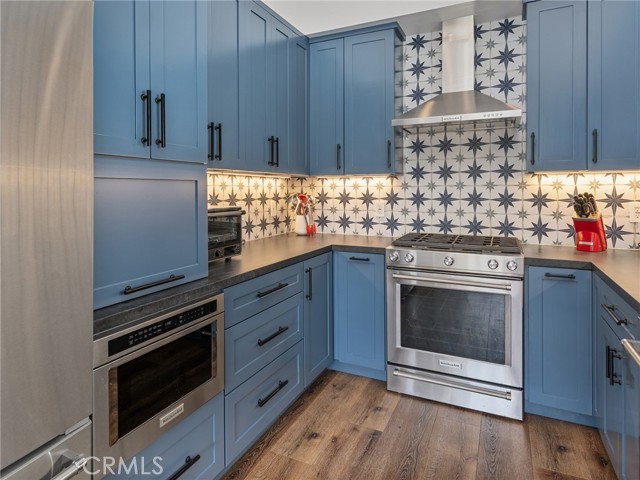 Detail Gallery Image 11 of 32 For 3506 Blossom Ln #C,  Redondo Beach,  CA 90278 - 3 Beds | 2/1 Baths