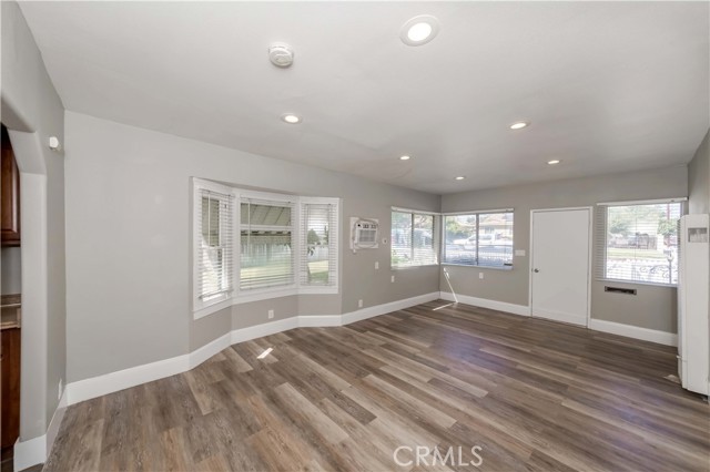 Detail Gallery Image 8 of 21 For 358 E 11th, Upland,  CA 91786 - 2 Beds | 2 Baths