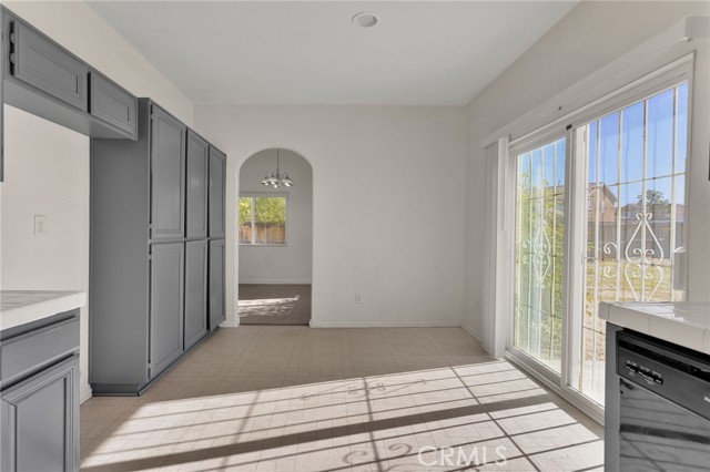 Detail Gallery Image 8 of 15 For 12415 Honeybear, Victorville,  CA 92392 - 4 Beds | 3 Baths