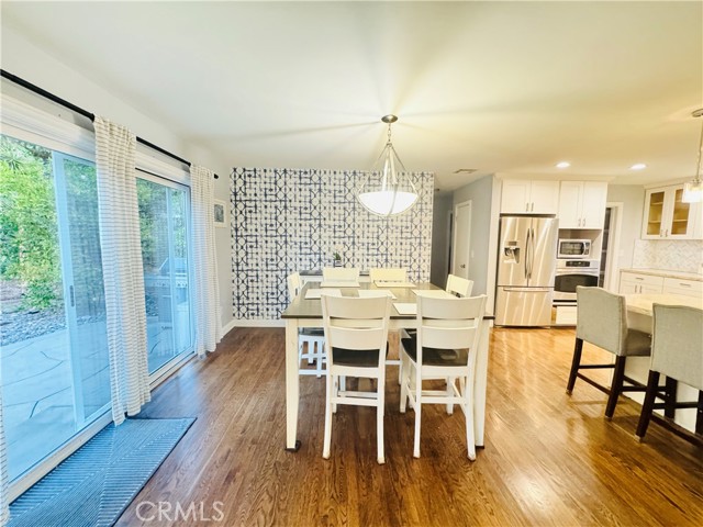 Detail Gallery Image 10 of 44 For 11905 Paso Robles, Granada Hills,  CA 91344 - 4 Beds | 3 Baths