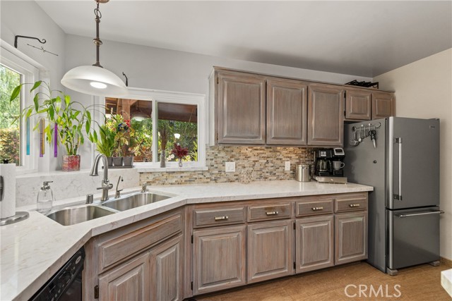5893 Oak Knolls Road, Simi Valley CA: https://media.crmls.org/medias/315f0925-e290-43e9-8e58-0c308cce6b70.jpg