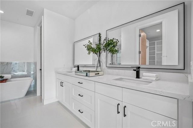 Detail Gallery Image 27 of 45 For 125 8th St, Huntington Beach,  CA 92648 - 3 Beds | 3/1 Baths