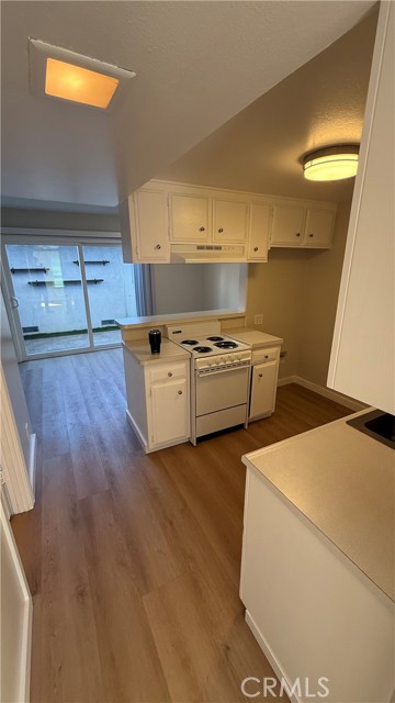 Detail Gallery Image 9 of 34 For 2445 Elden, Costa Mesa,  CA 92627 - 2 Beds | 1/1 Baths