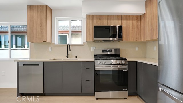 Detail Gallery Image 18 of 39 For 1215 N. Kingsley Dr #1215 1/2,  Los Angeles,  CA 90029 - 4 Beds | 4/1 Baths