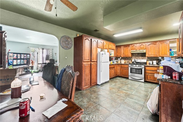 Detail Gallery Image 15 of 29 For 9912 Cedar Ave, Bloomington,  CA 92316 - 3 Beds | 2 Baths