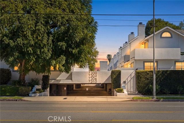 Detail Gallery Image 30 of 30 For 7304 Balboa #C,  Lake Balboa,  CA 91406 - 3 Beds | 3/1 Baths