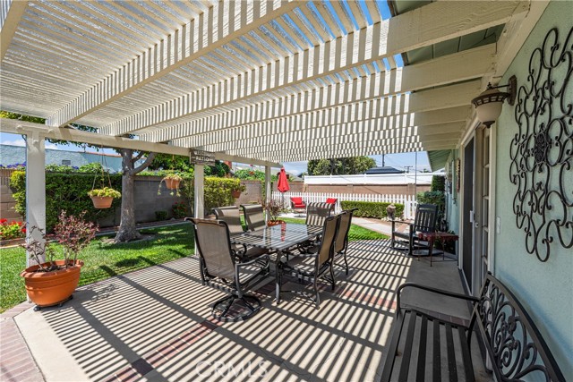 15291 Newcastle Lane, Huntington Beach CA: https://media.crmls.org/medias/3161c7ff-442d-4997-8869-09faaee7d713.jpg