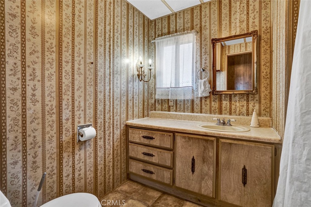 https://media.crmls.org/medias/31626cf8-4dd3-47dd-980b-746baa33d0a9.jpg?preset=X-Large