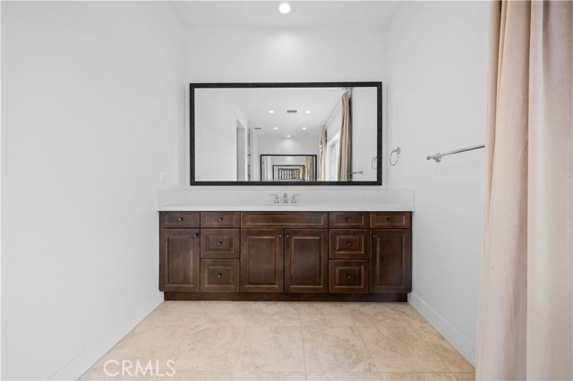 53 Eider Run, Irvine CA: https://media.crmls.org/medias/3162ebec-6e1d-42df-b45c-a2d565c86299.jpg