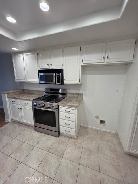 Detail Gallery Image 6 of 34 For 2211 Carob, Tustin,  CA 92782 - 3 Beds | 2/1 Baths