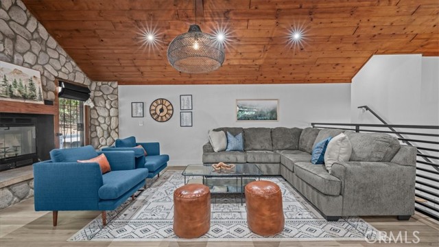 610 Pioneer, Lake Arrowhead, CA 92352