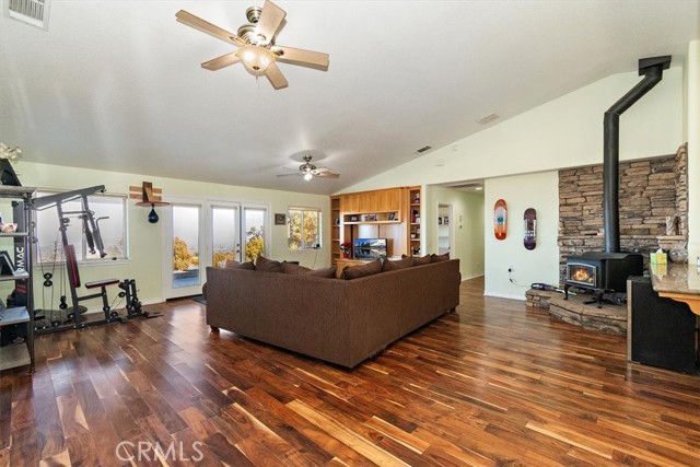 Detail Gallery Image 14 of 34 For 9050 Ponderosa Rd, Pinon Hills,  CA 92372 - 4 Beds | 2 Baths