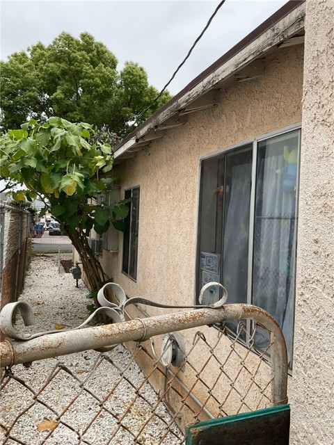 4465 Lovett Street, Commerce CA: https://media.crmls.org/medias/3165cfe1-1a1d-4309-b4ba-0da4130a63bd.jpg