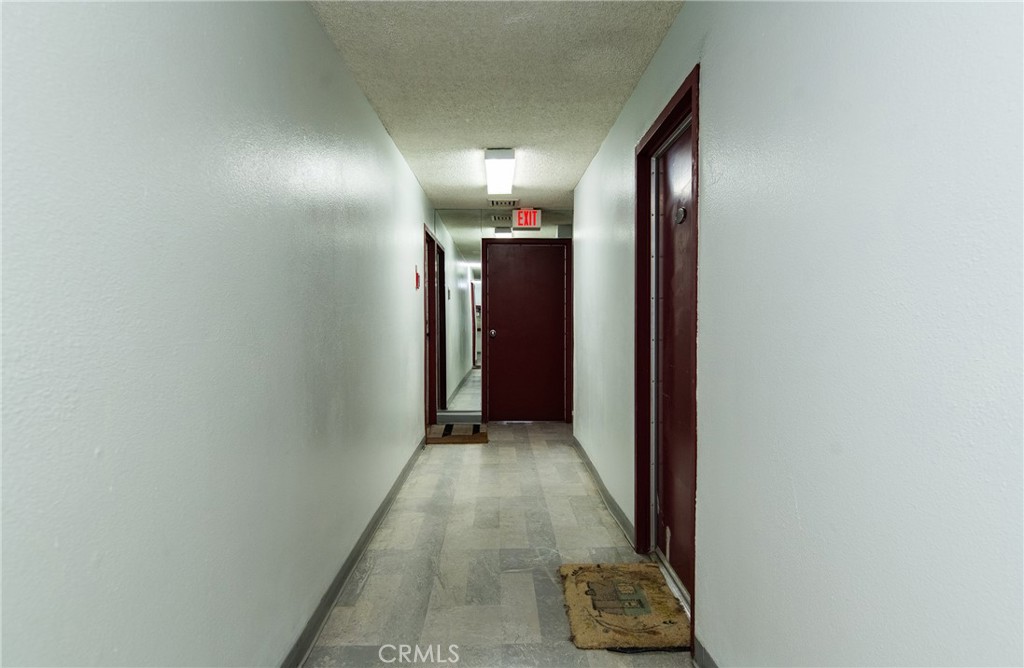 https://media.crmls.org/medias/3165fd5d-c0a9-4565-954b-0aca4027c4db.jpg?preset=X-Large