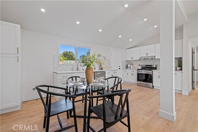 Detail Gallery Image 9 of 22 For 19017 Drycliff St, Canyon Country,  CA 91351 - 3 Beds | 1 Baths