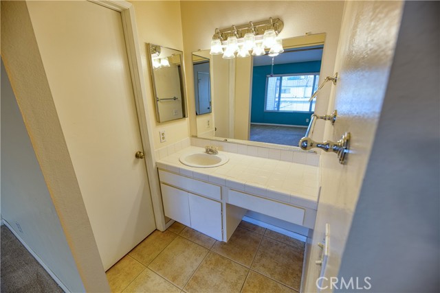 Detail Gallery Image 17 of 26 For 16739 Vanowen St #C,  Van Nuys,  CA 91406 - 2 Beds | 2 Baths