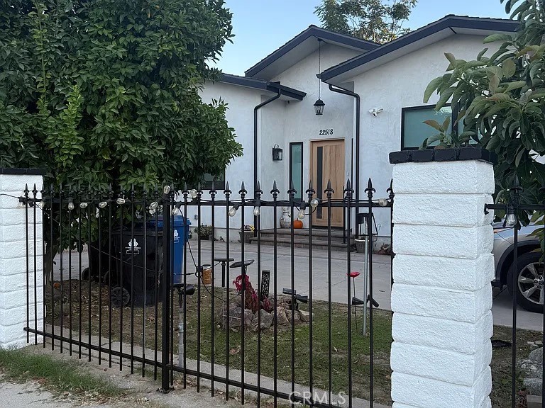 22520 Clarendon