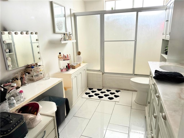 19451 Blackhawk Street, Porter Ranch CA: https://media.crmls.org/medias/3169d15d-29af-4e57-a776-b03206acafd1.jpg