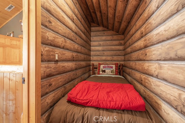 625 Cedar Glen Drive, Big Bear City CA: https://media.crmls.org/medias/3169e84b-70ca-4b81-8450-621af71ea96f.jpg