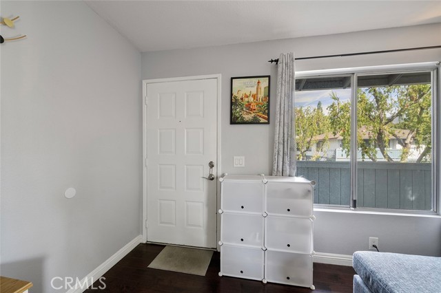 Detail Gallery Image 2 of 17 For 871 W 13th St #4,  Azusa,  CA 91702 - 2 Beds | 1 Baths