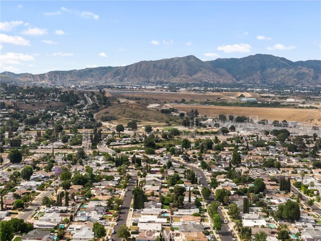 11012 Montgomery Avenue, Granada Hills CA: https://media.crmls.org/medias/3169ff83-6be5-4711-95ee-5aab6d14a100.jpg