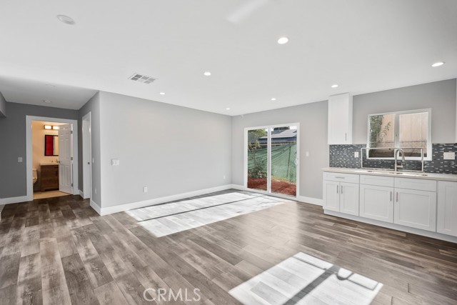 7719 Nestle Avenue, Reseda CA: https://media.crmls.org/medias/316a02a2-cbaa-49c1-92b5-78443b637947.jpg