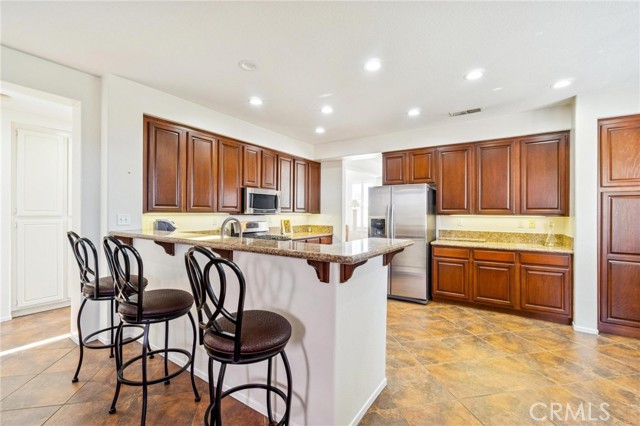 Detail Gallery Image 10 of 44 For 22939 Raintree, Saugus,  CA 91390 - 4 Beds | 3 Baths