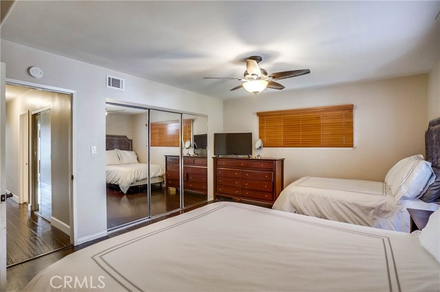 12415 Killion Street, Valley Village CA: https://media.crmls.org/medias/316ba888-c041-4de9-afef-448c32f547fd.jpg