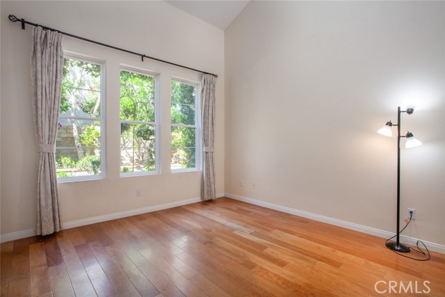 Detail Gallery Image 12 of 42 For 23301 Montecito Pl, Valencia,  CA 91354 - 2 Beds | 2/1 Baths
