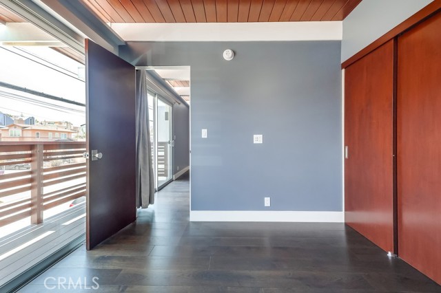 6715 E Ocean Boulevard, Long Beach CA: https://media.crmls.org/medias/316bbc88-863e-40ec-816c-28385b1a2e0f.jpg