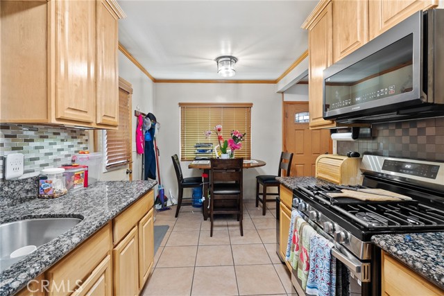 1876 Oregon Avenue, Long Beach CA: https://media.crmls.org/medias/316d6ab9-a7a1-44d0-9b03-3eda26ca3f2a.jpg