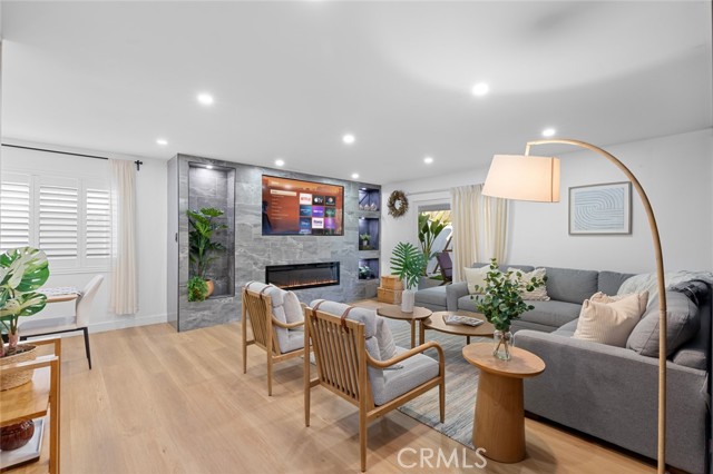 Detail Gallery Image 1 of 43 For 16782 Heritage Ln, Huntington Beach,  CA 92647 - 4 Beds | 2 Baths