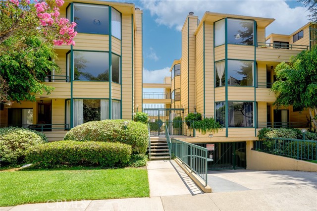 Detail Gallery Image 2 of 33 For 350 W Loraine St #101,  Glendale,  CA 91202 - 2 Beds | 2 Baths