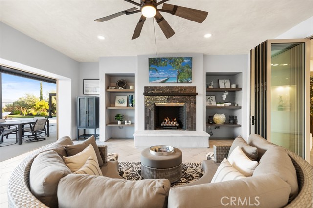 41783 Valencia Way, Temecula CA: https://media.crmls.org/medias/316fc7b9-675e-4efd-85d6-397e21b88bf7.jpg