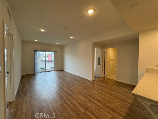 Detail Gallery Image 2 of 37 For 1025 S Berendo St #411,  Los Angeles,  CA 90006 - 2 Beds | 2 Baths