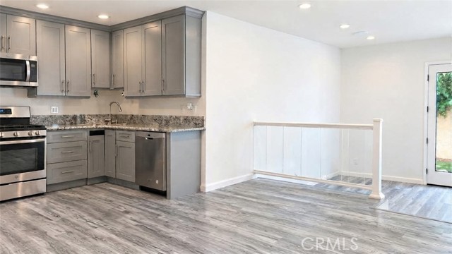 4615 Saloma Avenue photo 6