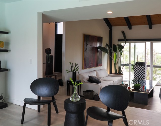 Detail Gallery Image 8 of 28 For 5177 Medina Rd, Woodland Hills,  CA 91364 - 3 Beds | 3 Baths