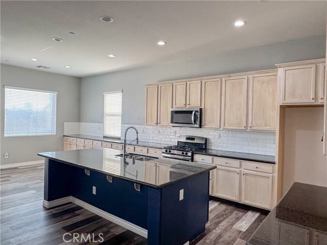 Detail Gallery Image 23 of 56 For 15527 Avanti Dr, Bakersfield,  CA 93314 - 4 Beds | 3/1 Baths