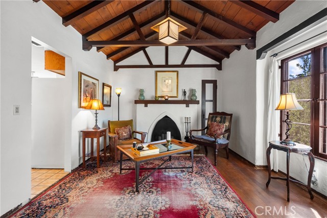 Detail Gallery Image 3 of 34 For 3935 Vista Ct, La Crescenta,  CA 91214 - 2 Beds | 2 Baths