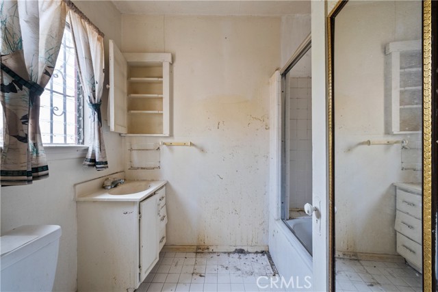201 N Carondelet Street, Los Angeles CA: https://media.crmls.org/medias/3175702b-6cb3-4fe7-aad3-d45089bb0568.jpg
