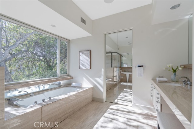 Detail Gallery Image 13 of 28 For 1436 Summitridge Dr, Beverly Hills,  CA 90210 - 4 Beds | 5/1 Baths