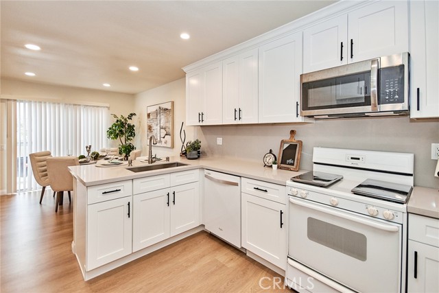Detail Gallery Image 7 of 20 For 65 Oxford #7,  Irvine,  CA 92612 - 1 Beds | 1 Baths