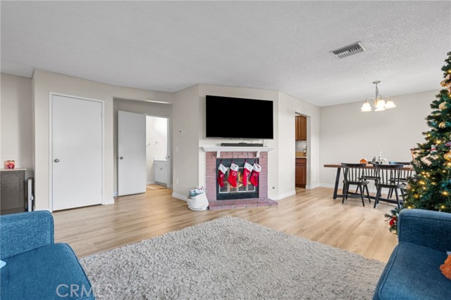 Detail Gallery Image 12 of 43 For 31363 the Old Road, Castaic,  CA 91384 - 3 Beds | 2/1 Baths