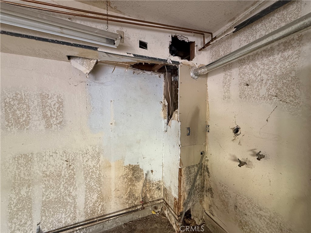 https://media.crmls.org/medias/317910bb-c1ee-4082-94b9-d374b442ce1f.jpg?preset=X-Large