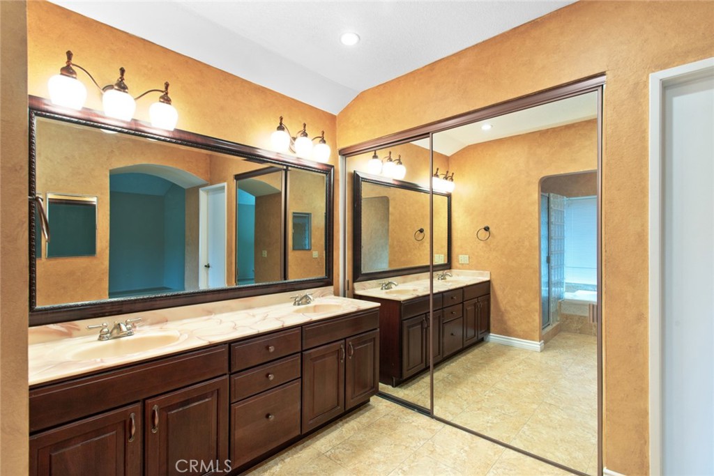 317977f6 8f40 456f Afb8 Ef2604e38175