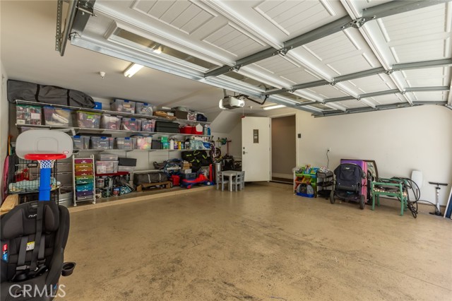 4812 Ben Ave, Valley Village CA: https://media.crmls.org/medias/31798800-b309-4bea-8748-b657d799c8d3.jpg
