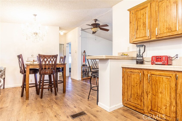 Detail Gallery Image 16 of 55 For 14411 Palmdale Rd #64,  Victorville,  CA 92392 - 3 Beds | 2 Baths