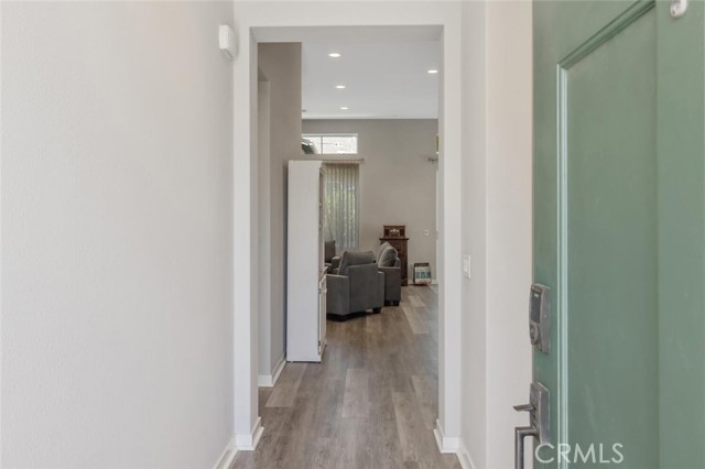 Detail Gallery Image 4 of 47 For 25124 Limetree Ln, Canyon Country,  CA 91387 - 2 Beds | 2/1 Baths